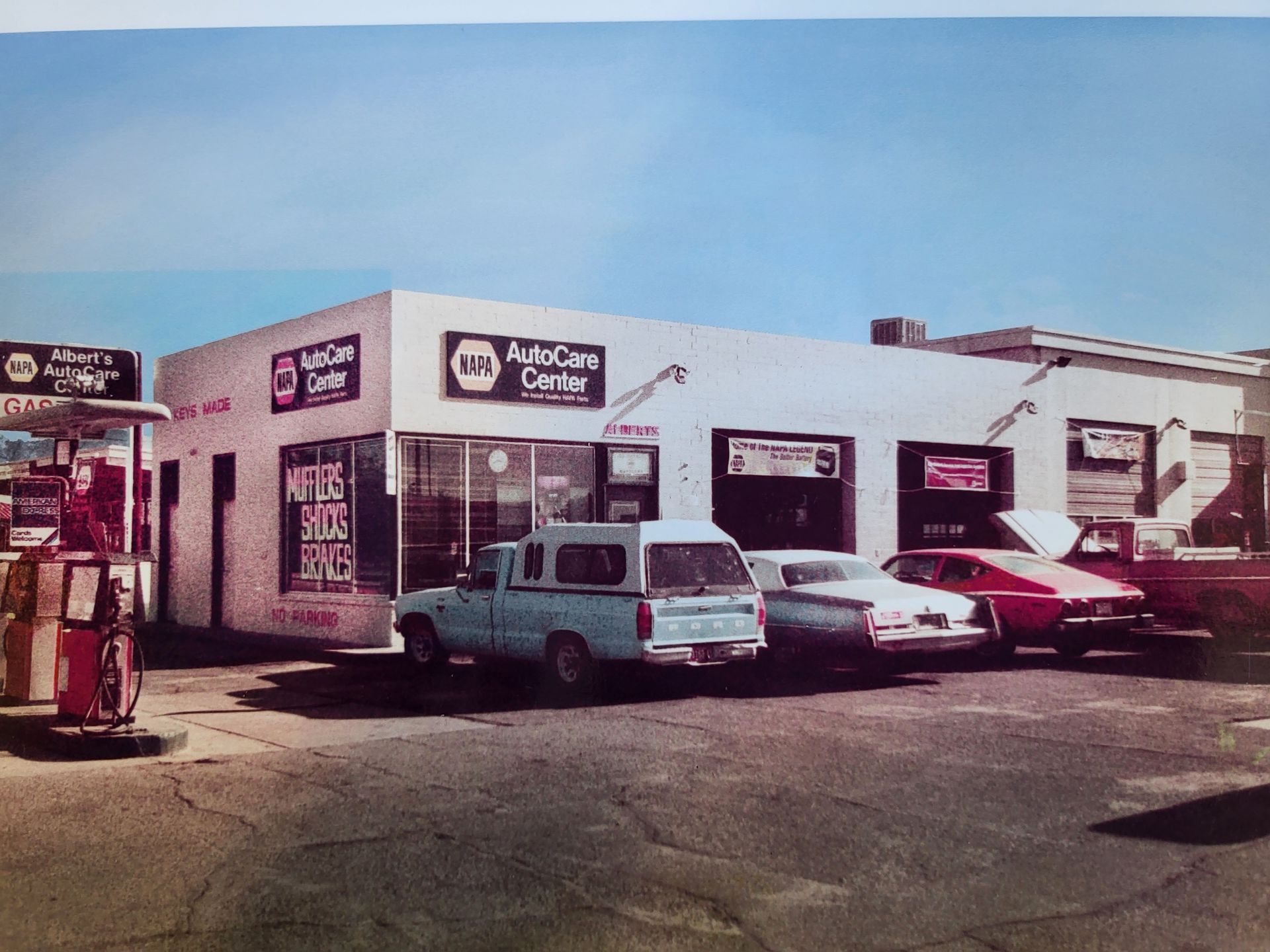 a picture of a car repair shop in Tucson the the 1970s