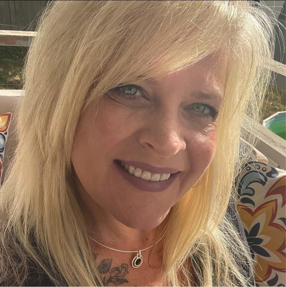 about me
Deanna
Dee's Ecomm Marketplace