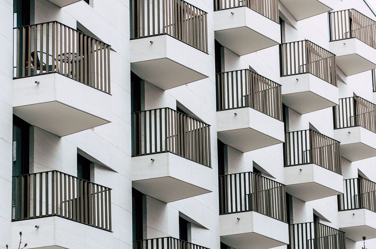 Florida apartment building symbolizing tenant rights and landlord restrictions under state law