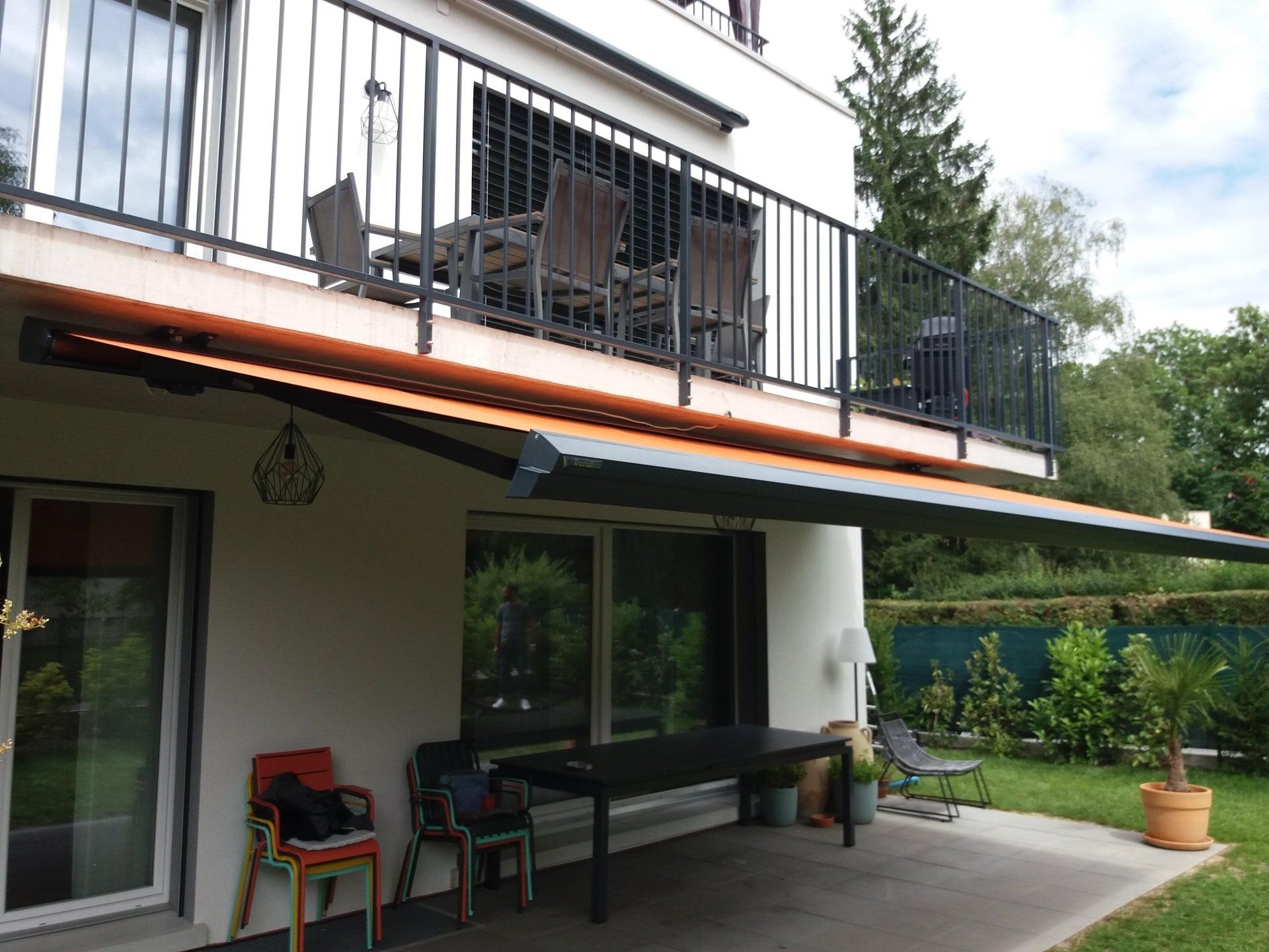 Réparation de tente solaire orange