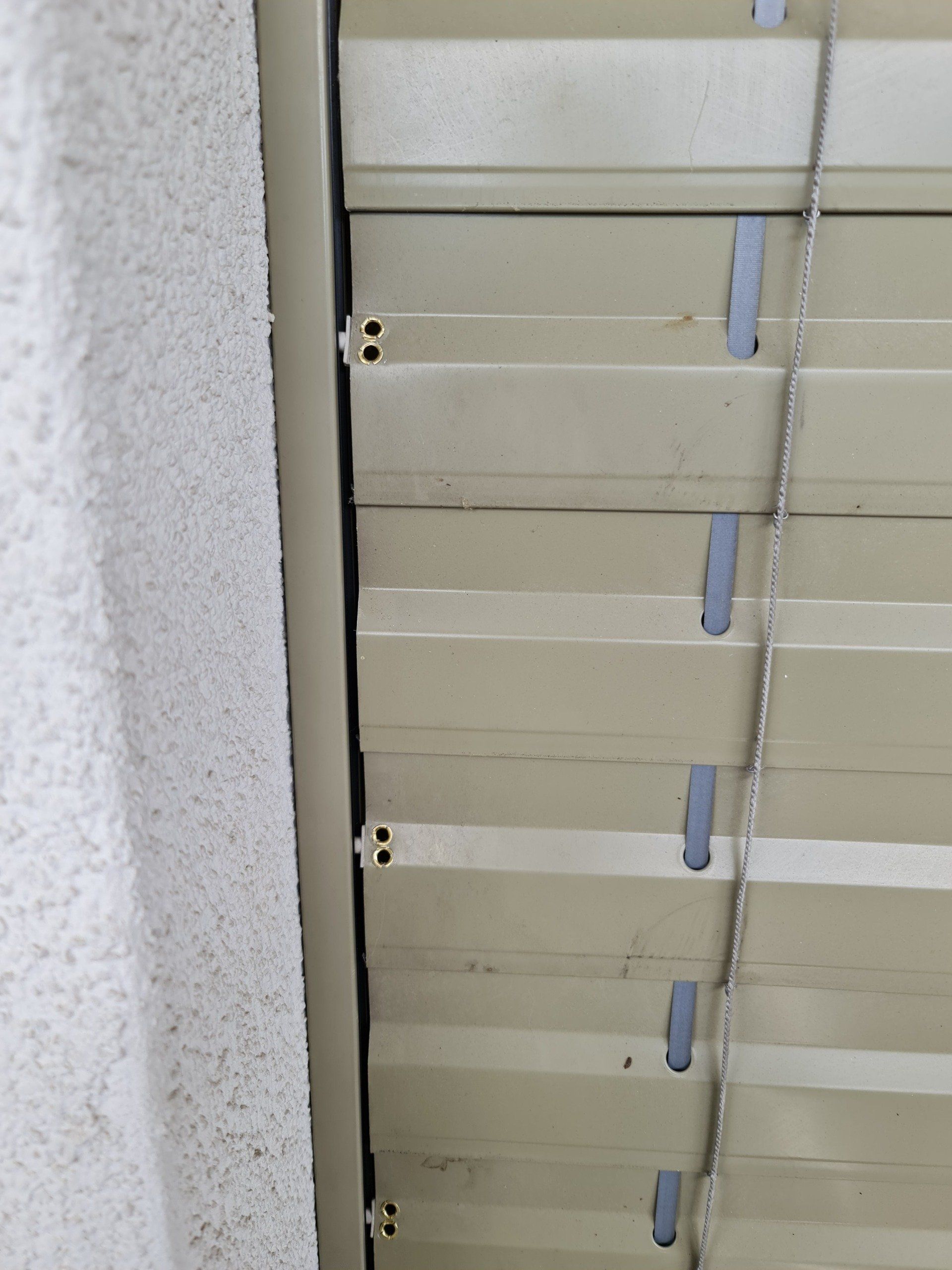 Réparation de stores à lamelles - détail
