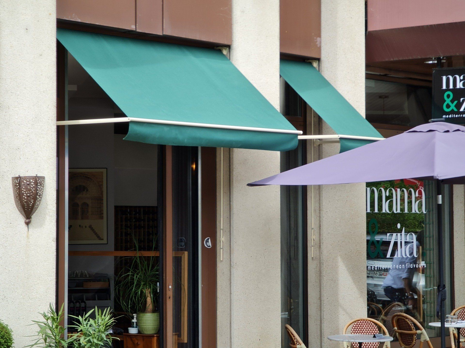 Tente solaire verte de restaurant