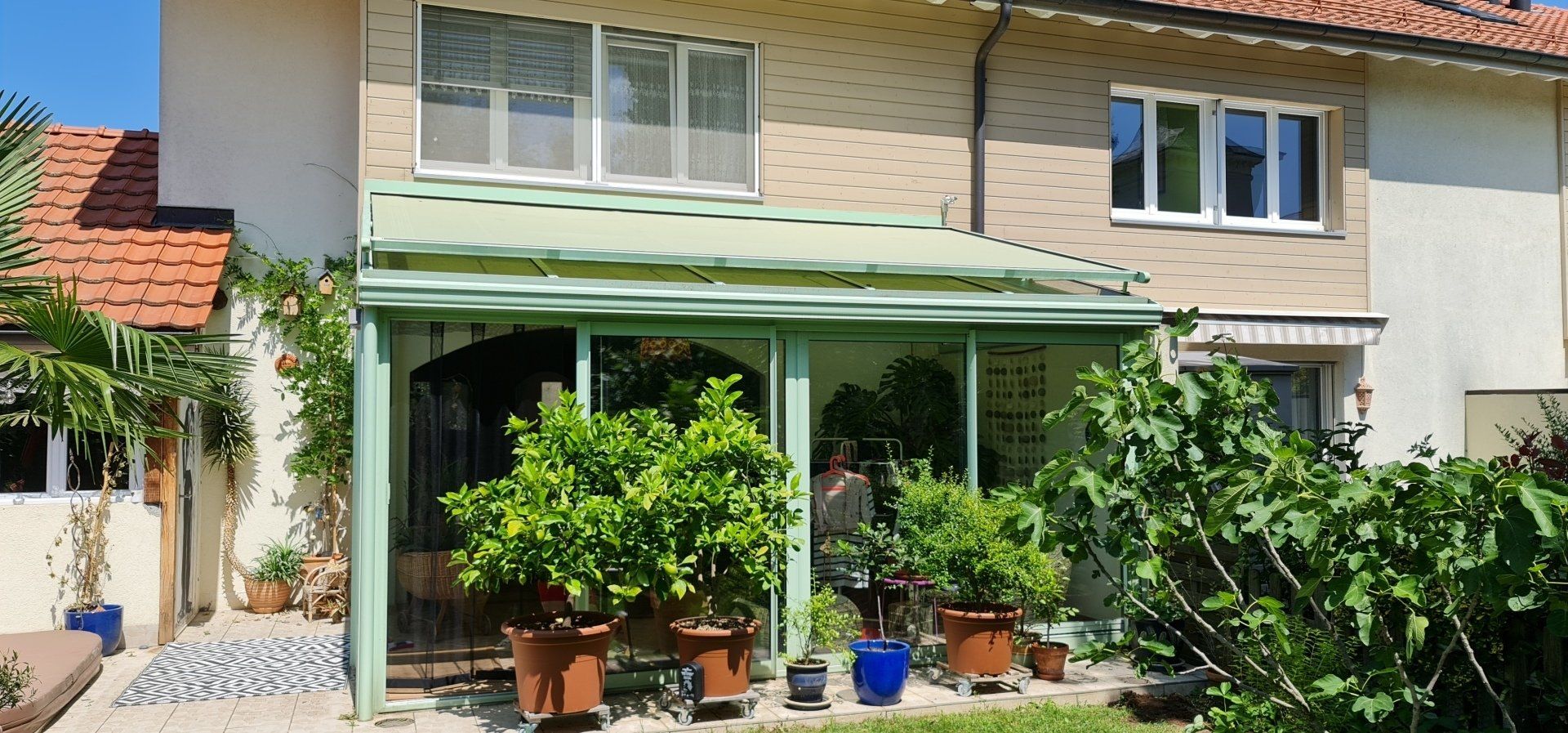 Réparation sur terrasse de restaurant