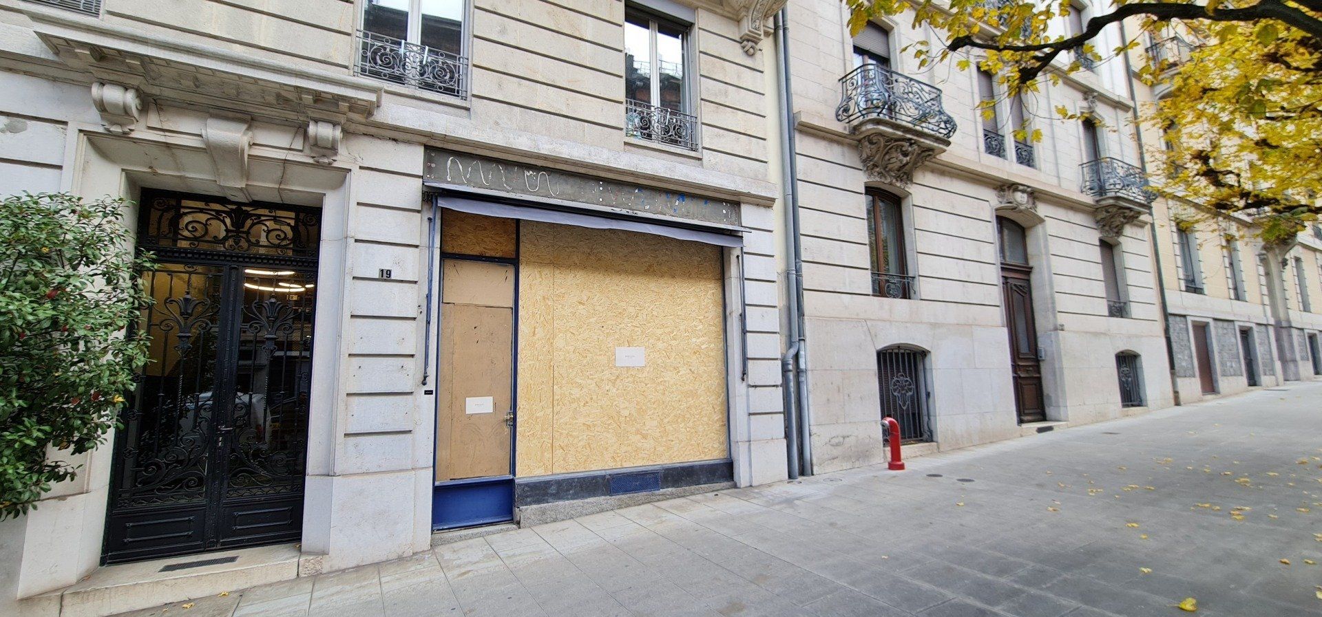 Réparation de devanture de magasin