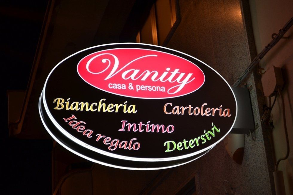 Insegna ovale illuminata per 