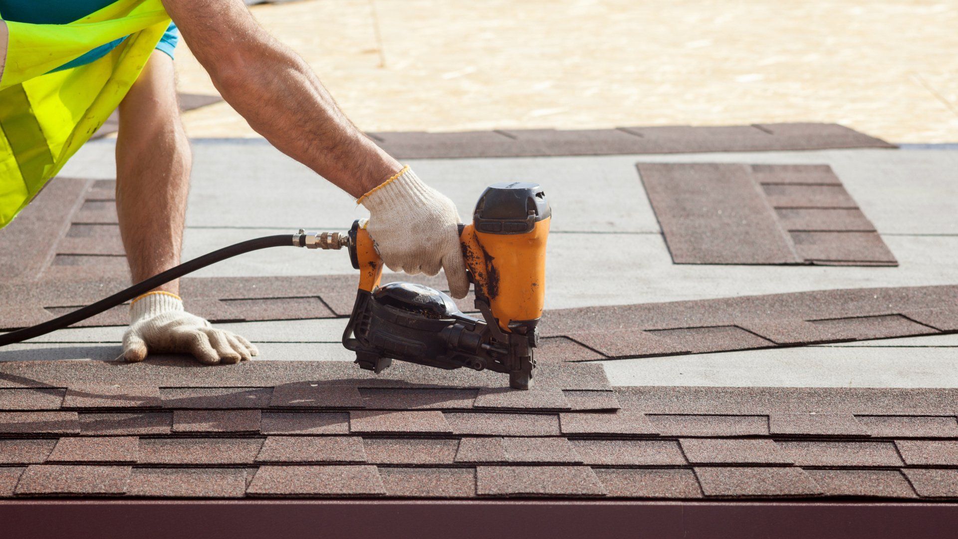 prairie village roofer repairing shingles