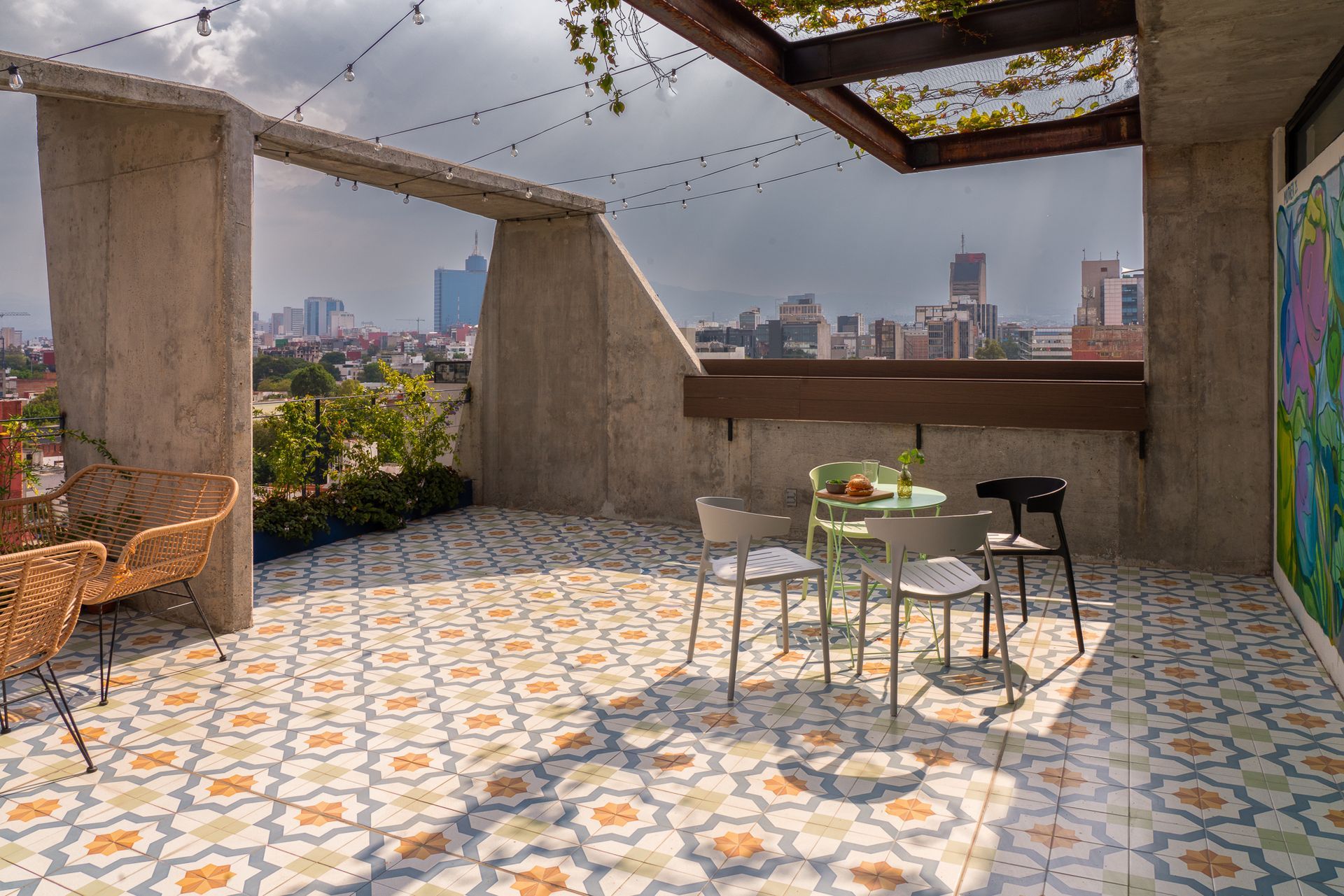 RoofTop Street Art Hotel