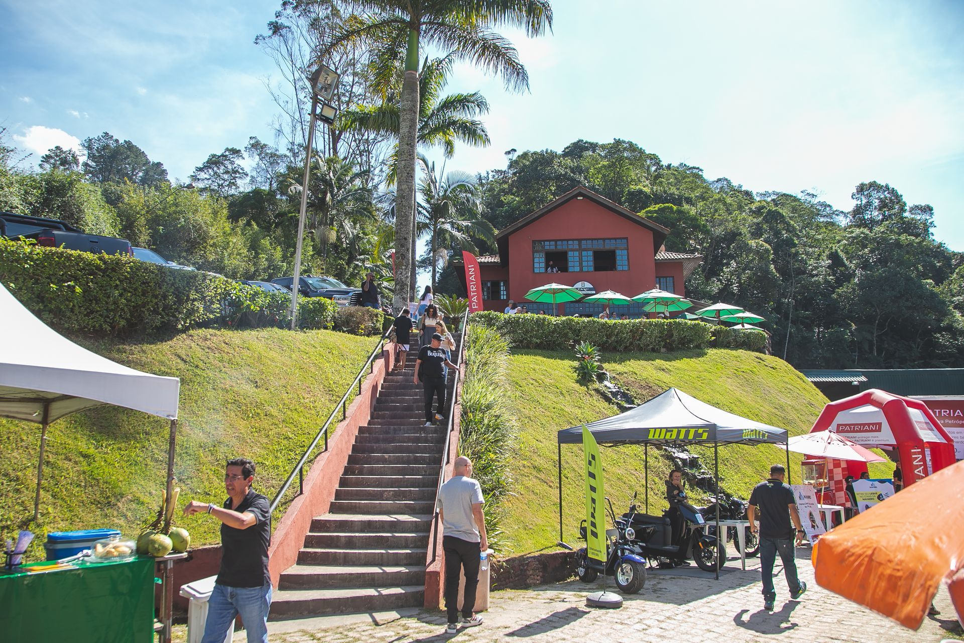 Escada restaurante-pista