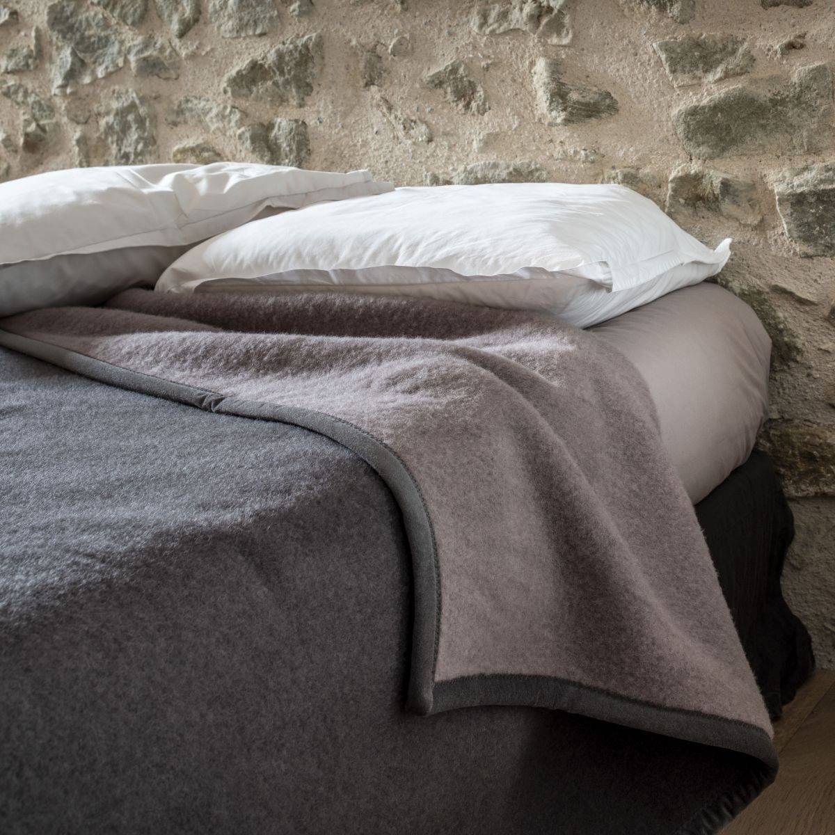 Brun de Viane-Tiran coperta in lana d'agnello - Ugo Home bologna