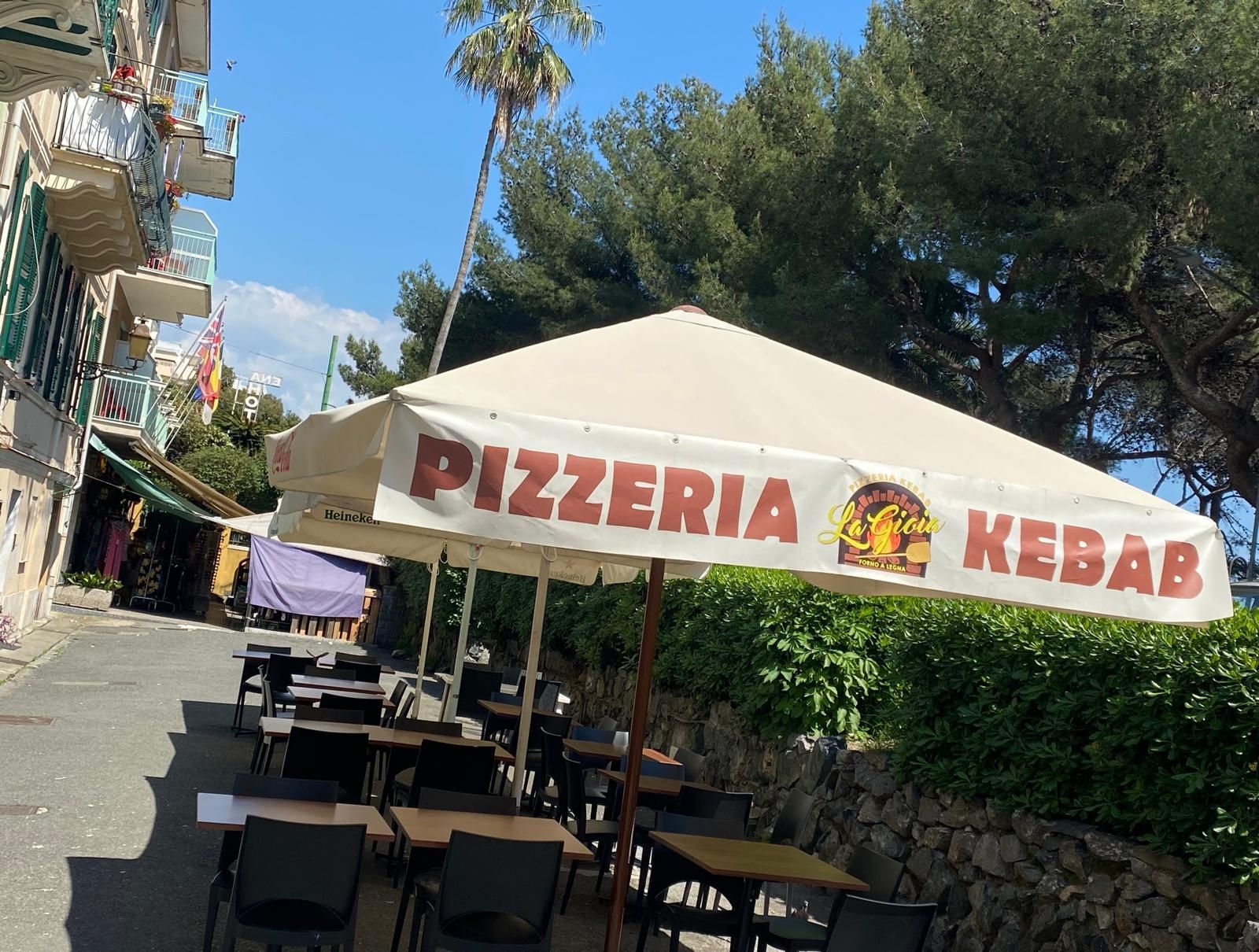 LA-GIOIA-PIZZERIA-E-KEBAB SPAZI ESTERNI FOTO 1