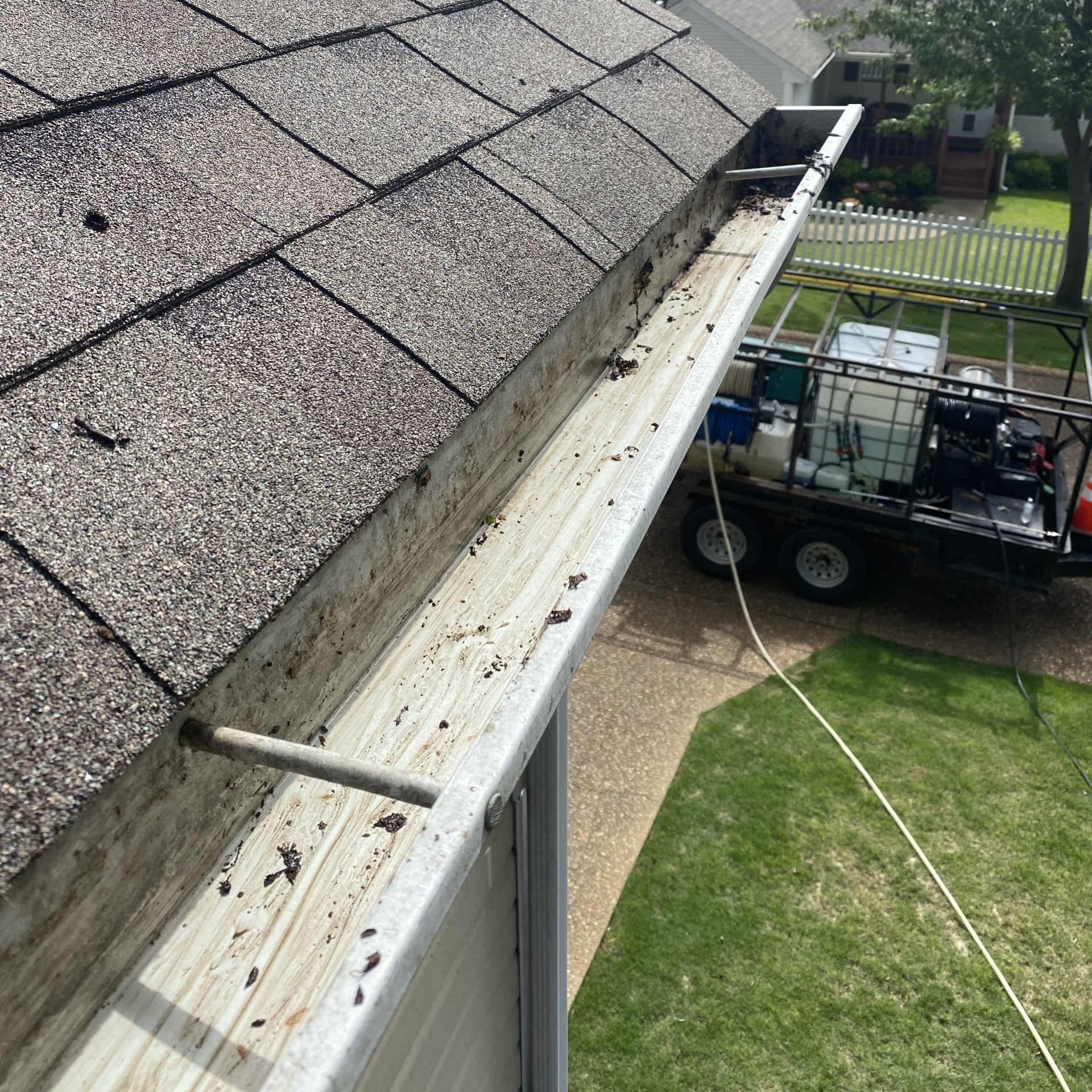 Empty gutter after gutter cleaning in Arkansas