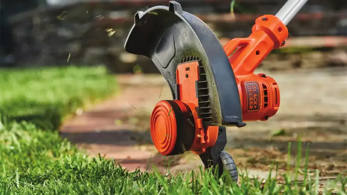 Weed wacking services in Searcy Weed wacking services in Searcy