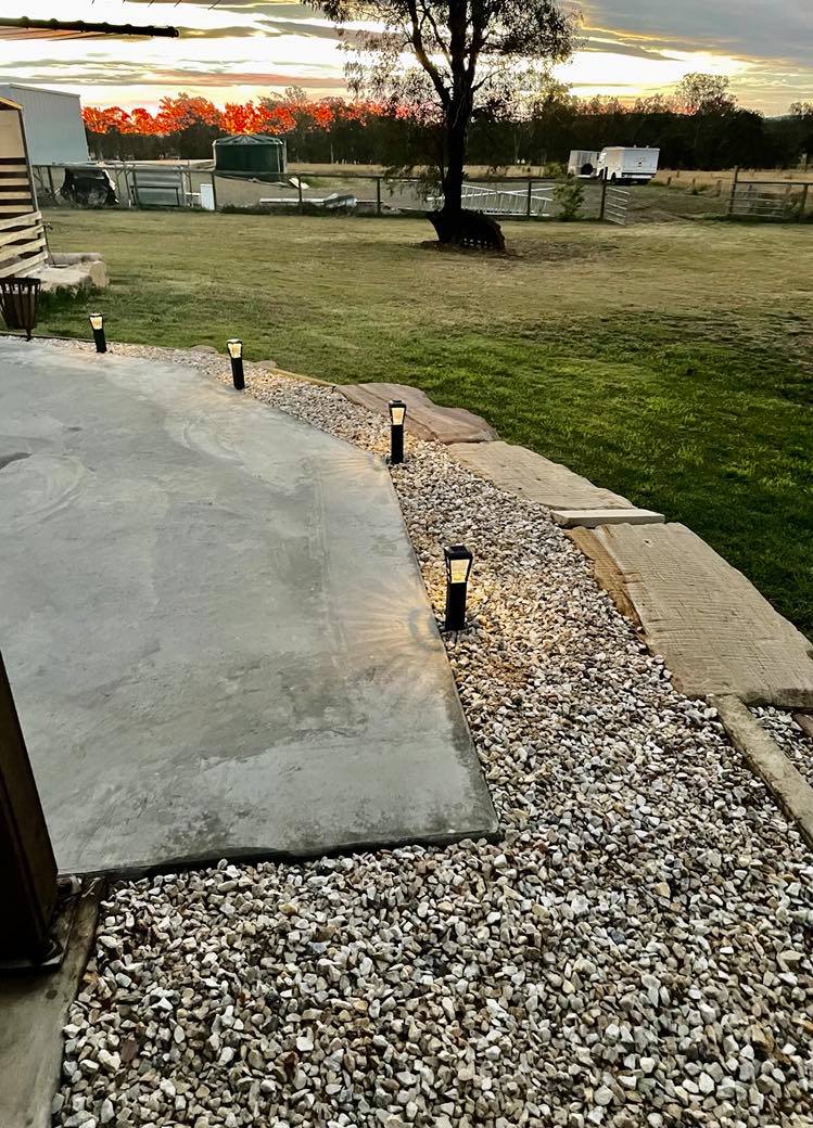 landscpaing, turf, sandstone blocks,rocks, concrete