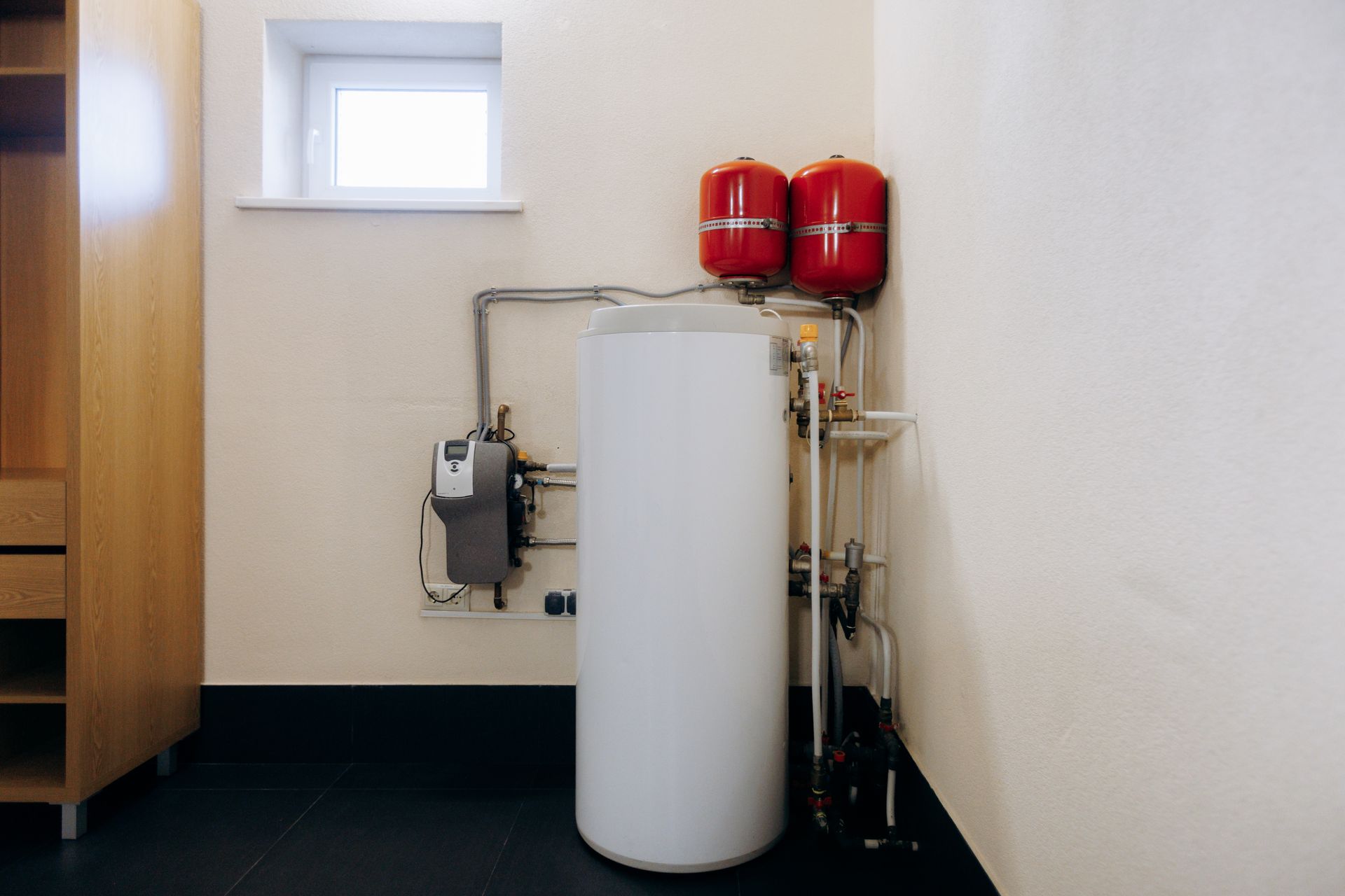 A complete water heating and pressure regulation system with accessible utility installation A complete water heating and pressure regulation system with accessible utility installation