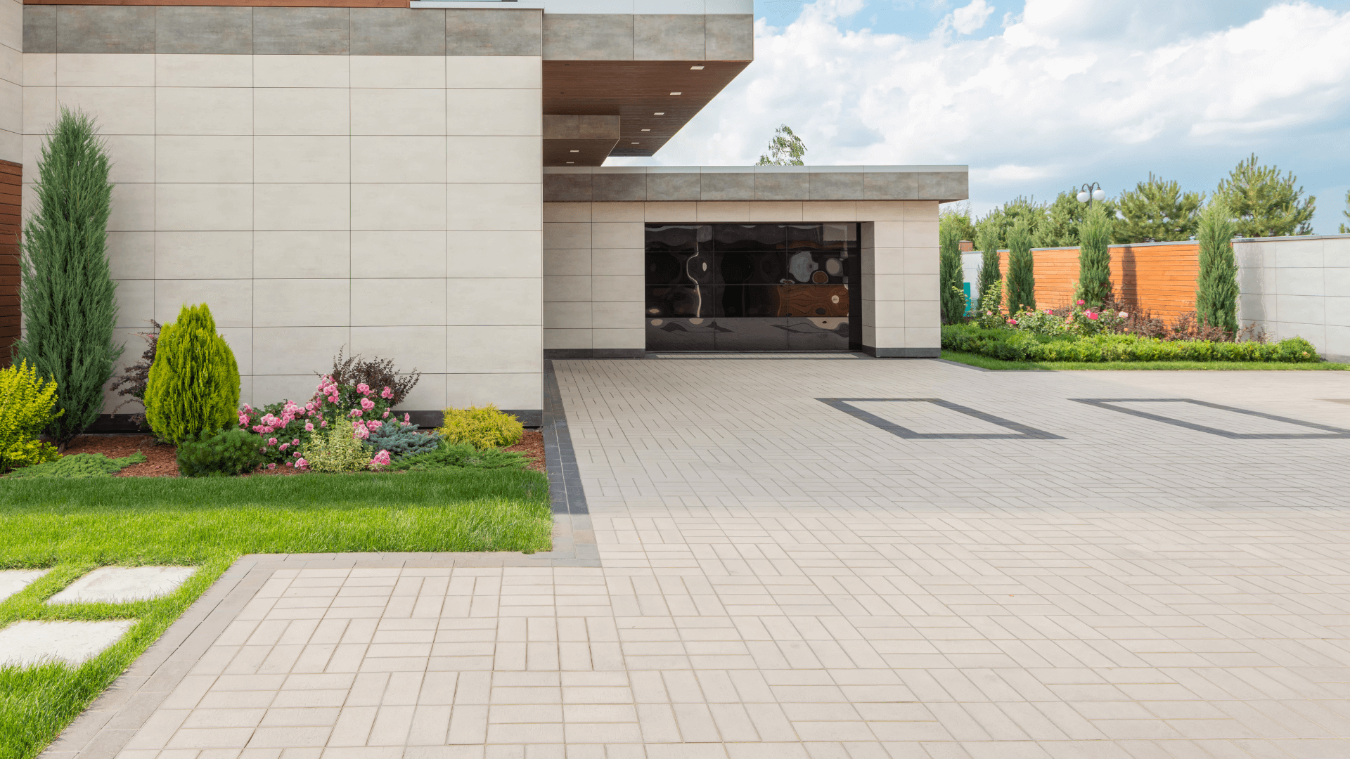 concrete company pours and installs a new driveway for a home in chandler, AZ