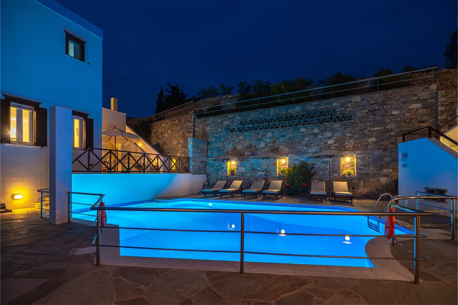 Regginas apartments syros outdoor