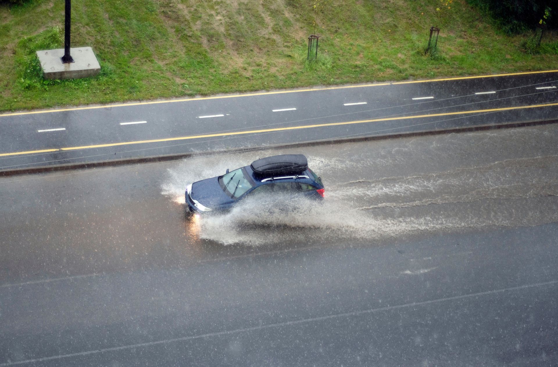 Can Worn Tires Increase the Risk of Hydroplaning? | Bargain Tires