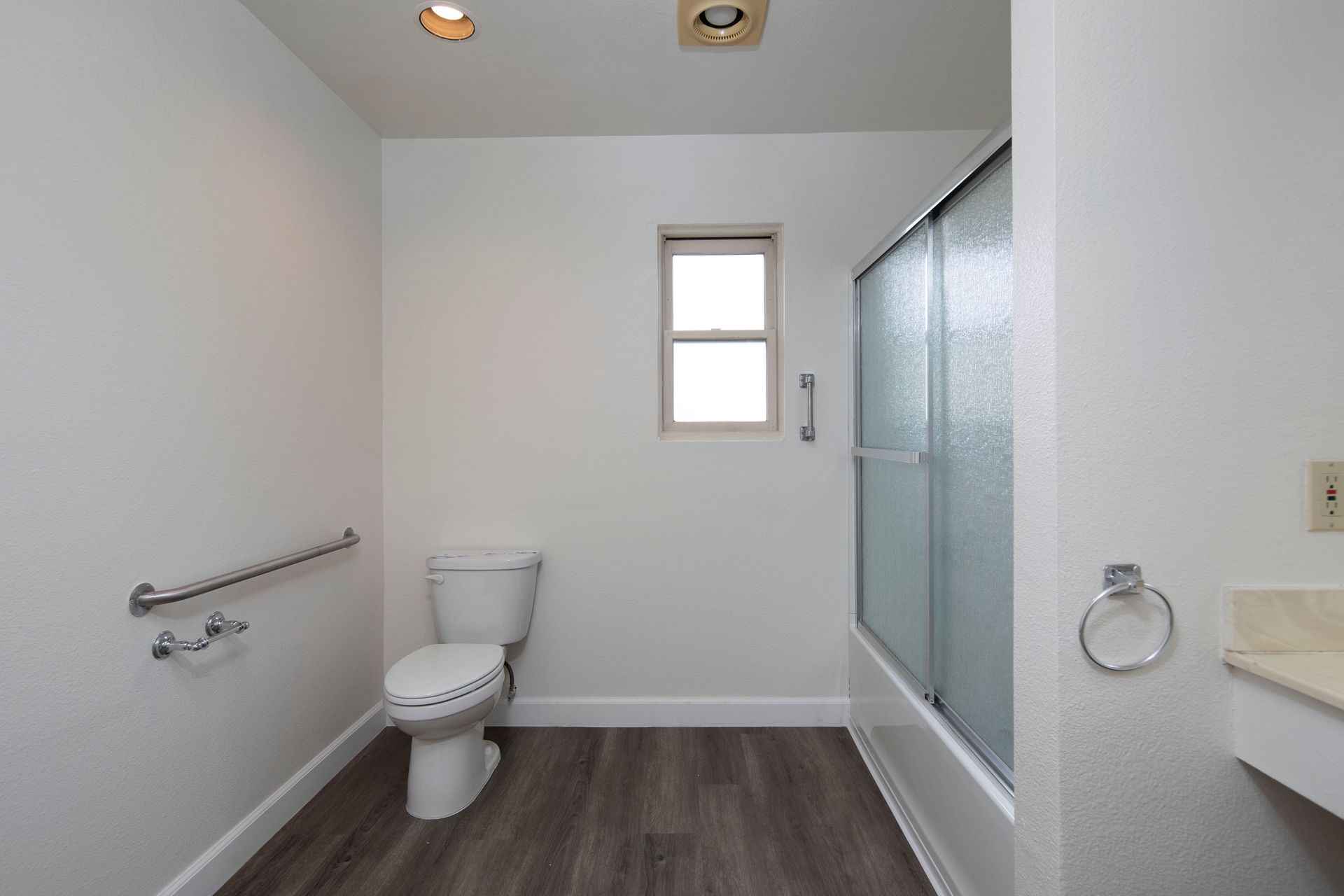 Cardiff by the Sea Interior Photo