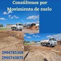 Publicidad de movimiento de suelo con camiones y fotos de obra; texto y teléfonos de contacto.