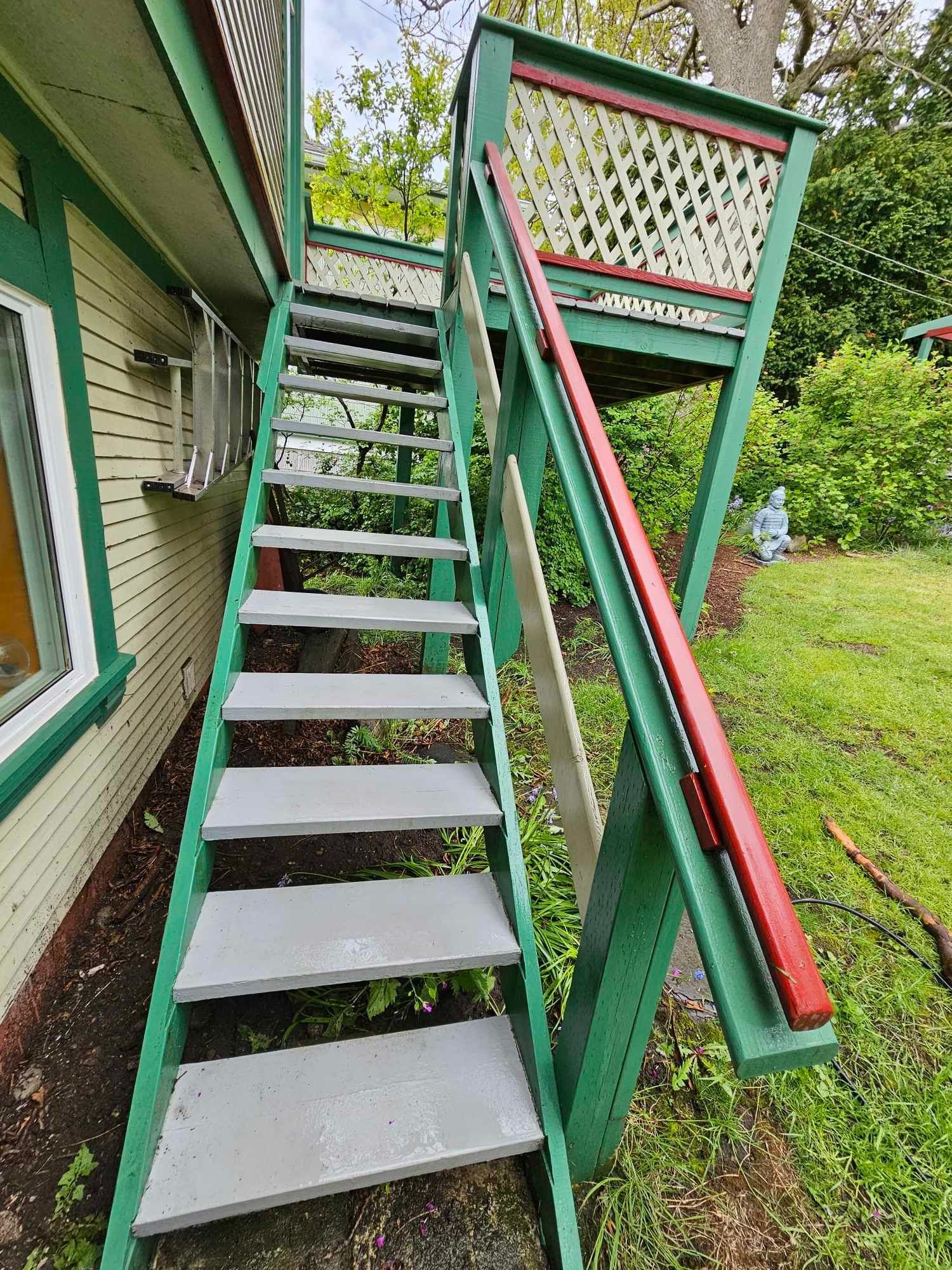 photo of nice clean stairs after we pressure washed it