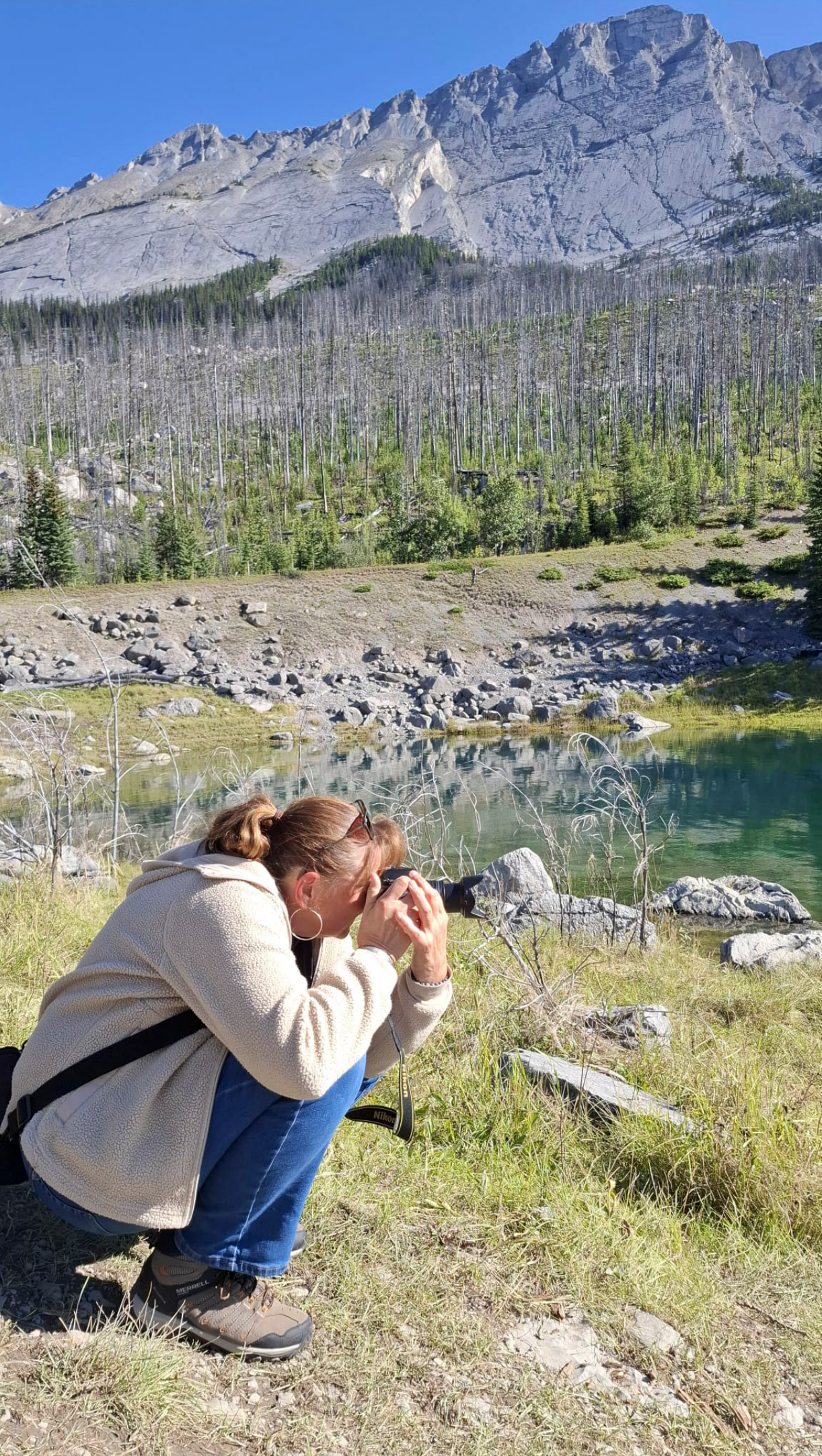 Foto van Françoise Vaal aan het werk in British Columbia