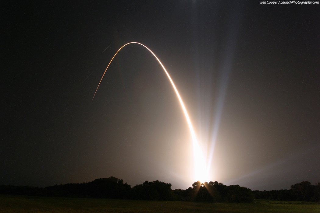 Delta II launches Phoenix Mars lander photos