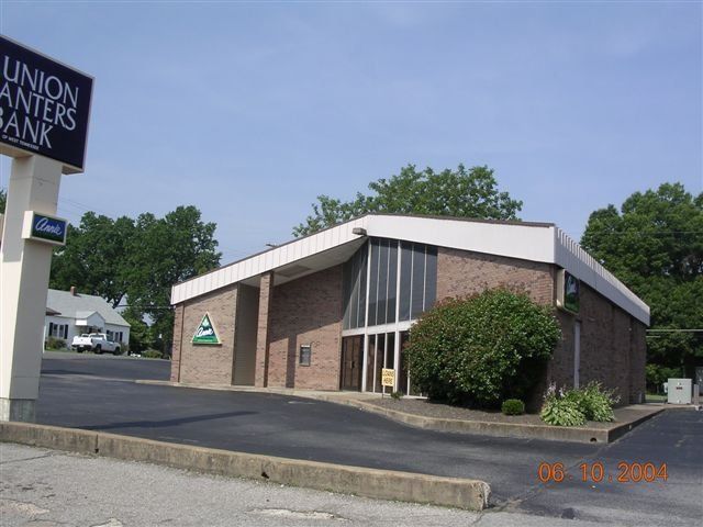 Bank With White Metal Roof — Dyersburg, TN — Frazier Roofing
