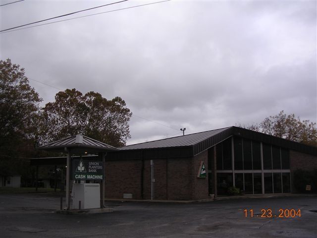 Union Planters Bank With Metal Roof — Dyersburg, TN — Frazier Roofing