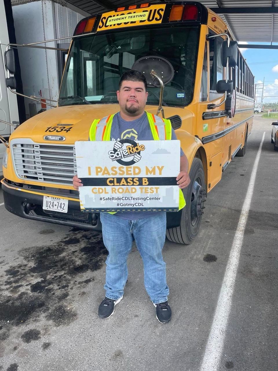 Jose Armando Rodríguez passes his cdl training class