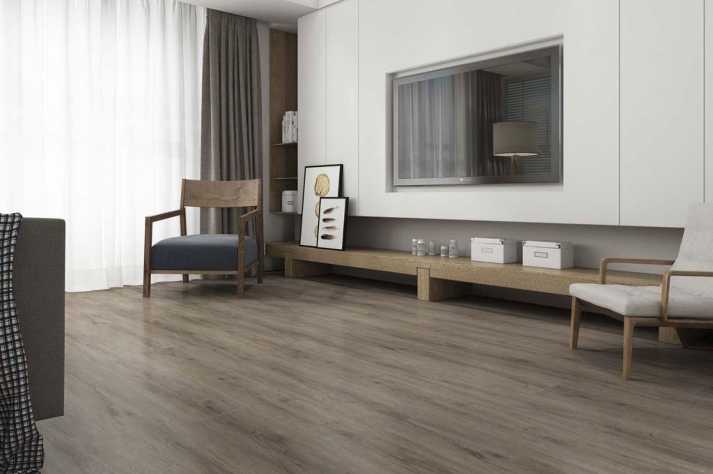 Soggiorno con pavimenti in legno, pareti dai colori neutri, scaffali integrati e consolle multimediale.