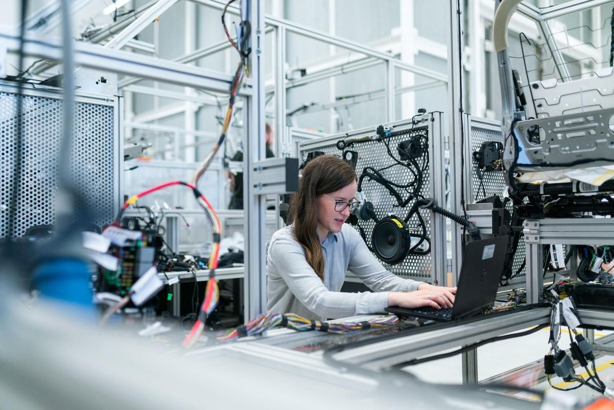 Young Professionals Are Succeeding in Manufacturing with the Help of a Life Coach