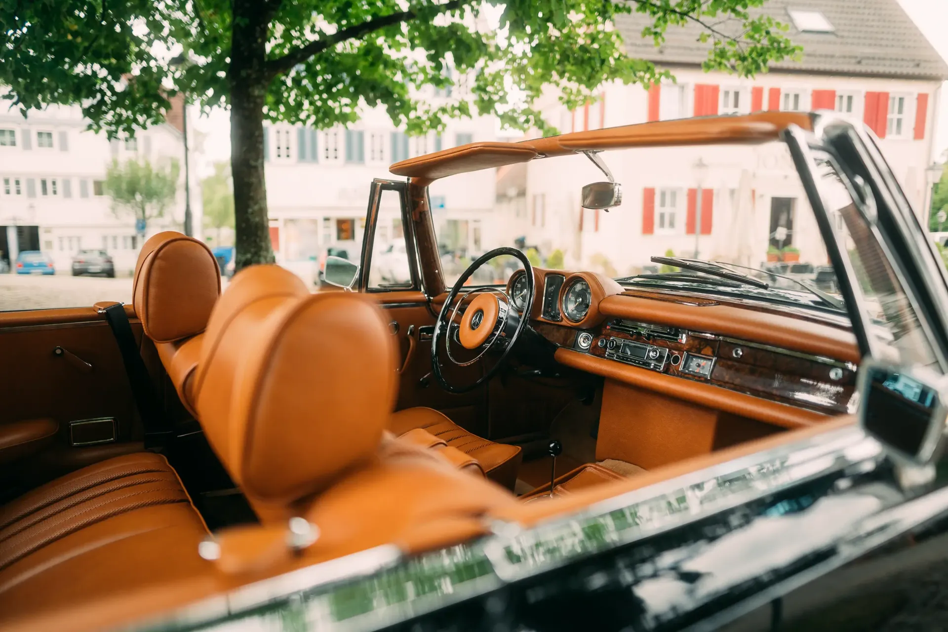 MERCEDES BENZ W11 CABRIOLET 280SE, neues Interieur