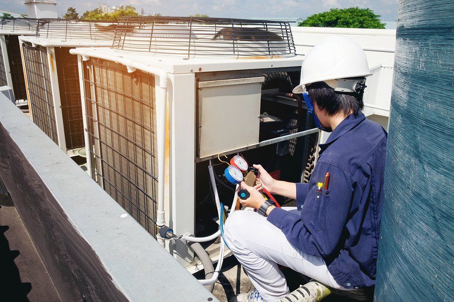 man checking the ac using apparatus