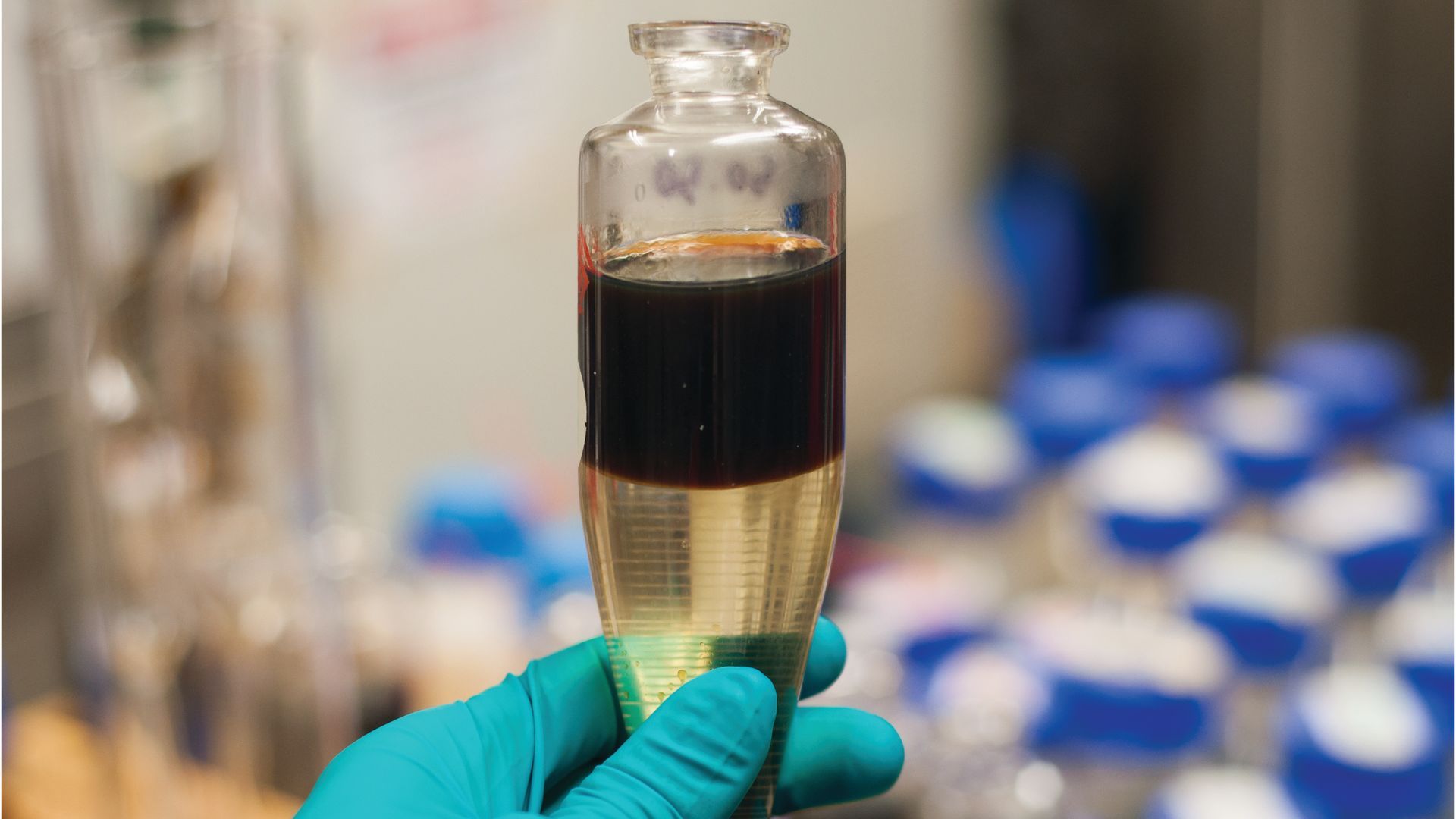DOSAS non-emulsifier product line test in laboratory, which showes the effectiveness of the product designed by DOSAS.