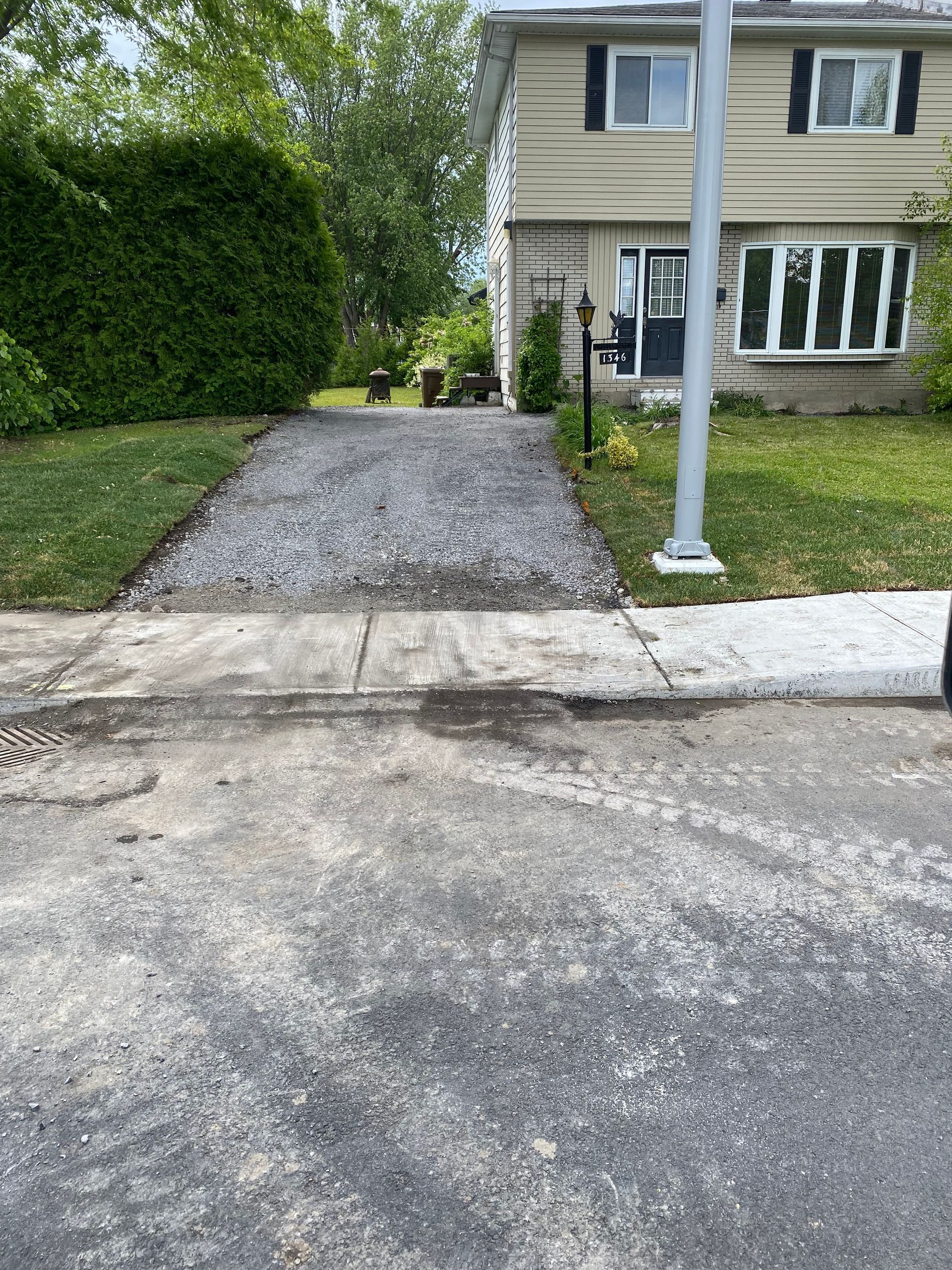 There is a gravel driveway leading to a house.