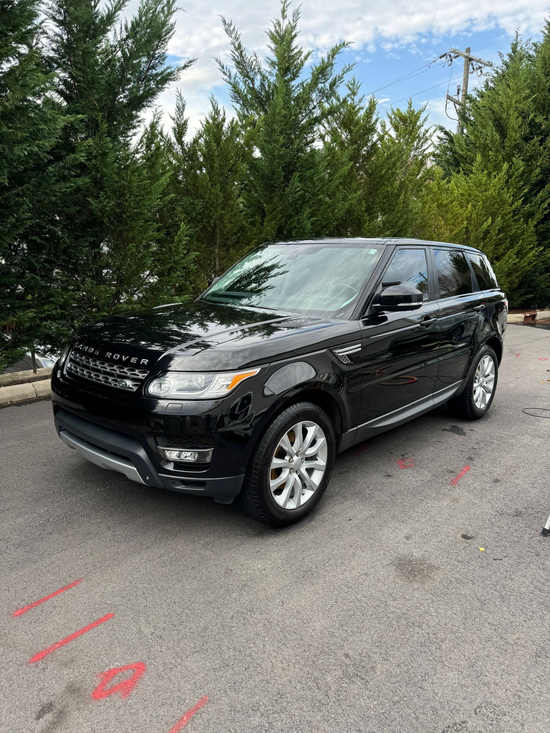 Black Range Rover after getting detailed and waxed. 