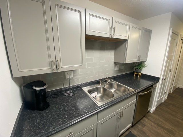 24 flats kitchen