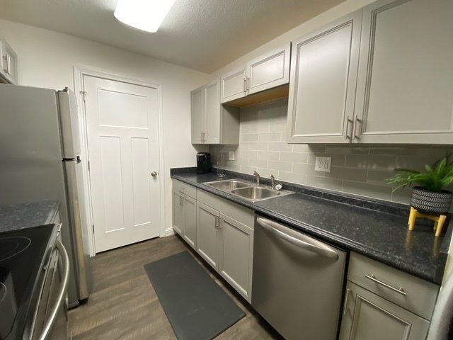 24 flats kitchen