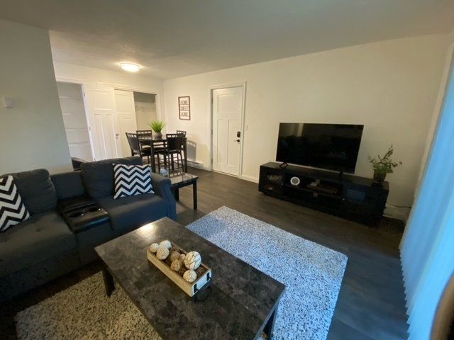 24 flats living room
