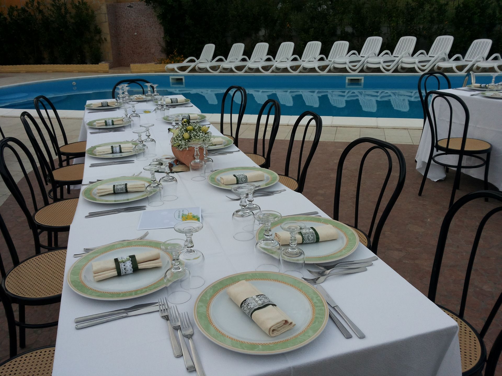 pranzo in piscina