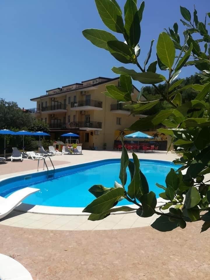 albergo uso piscina