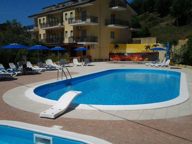 hotel con piscina