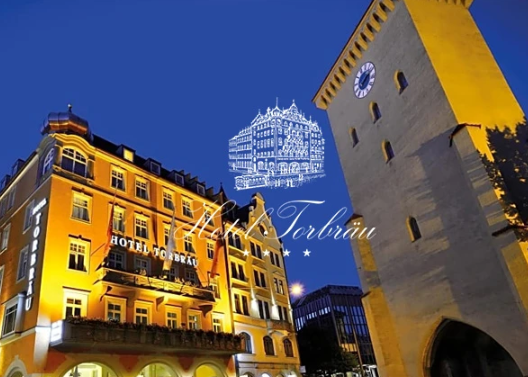 A large building with the word hotel on it