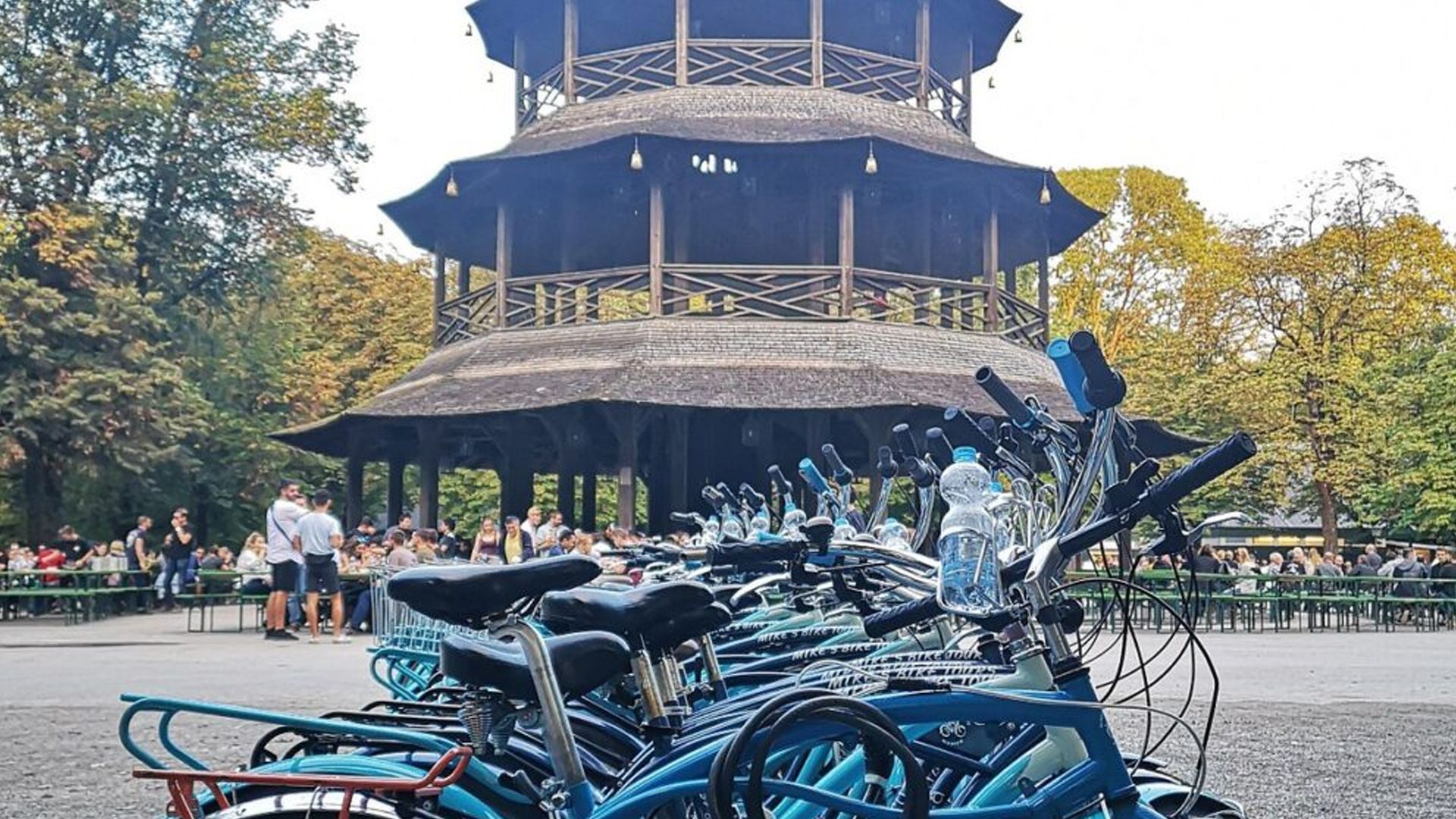 A bunch of bikes are parked in front of a building.