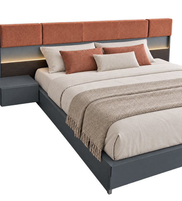 Letto moderno imbottito con struttura grigia, biancheria da letto color tortora e pannelli della testiera color ruggine