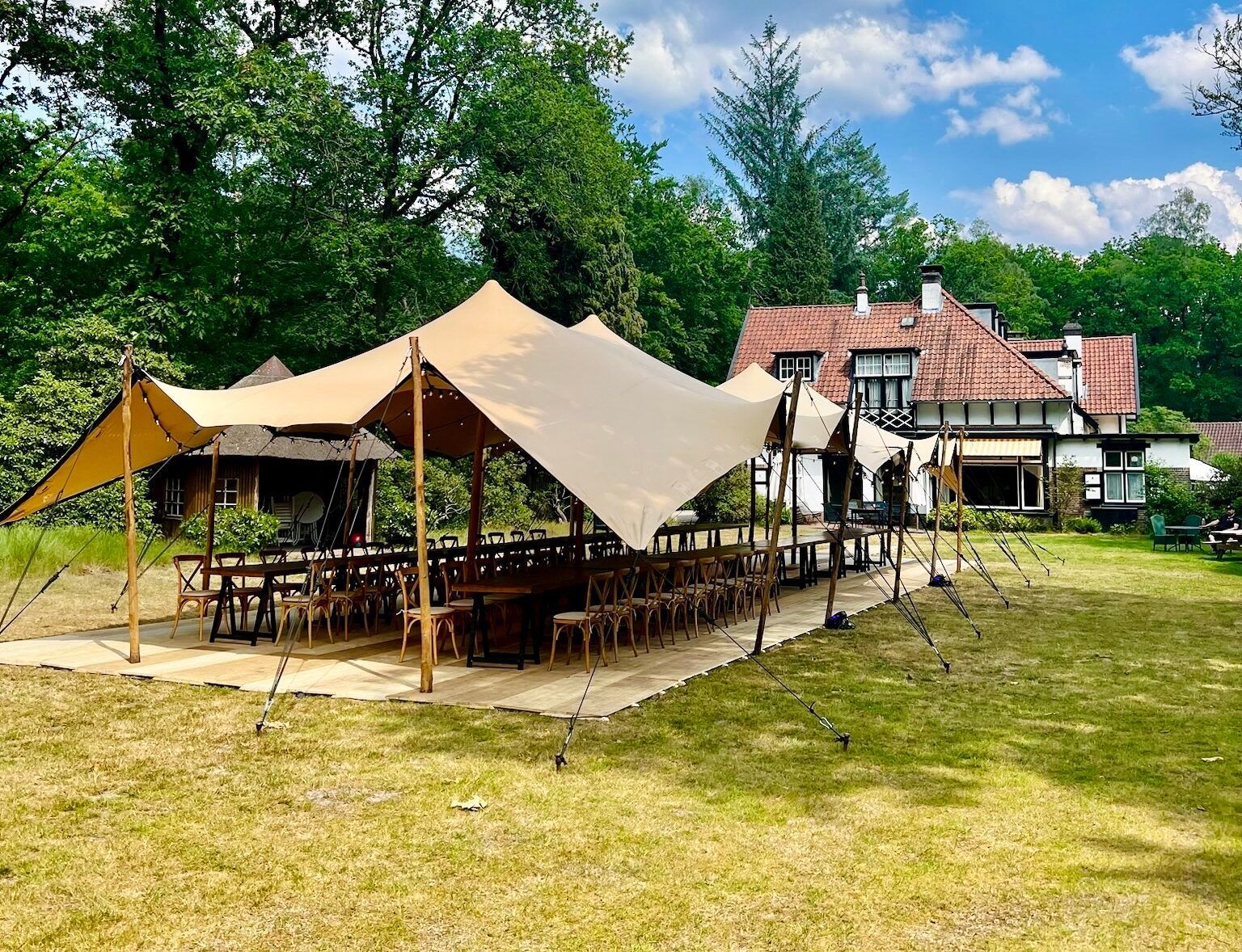 buiten-feest-tent