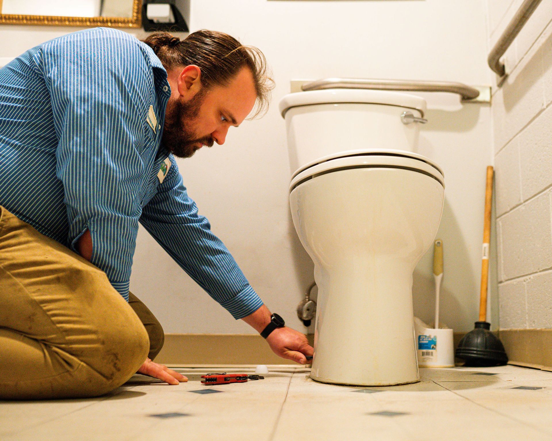 Plumber Fixing Toilet Plumber Fixing Toilet