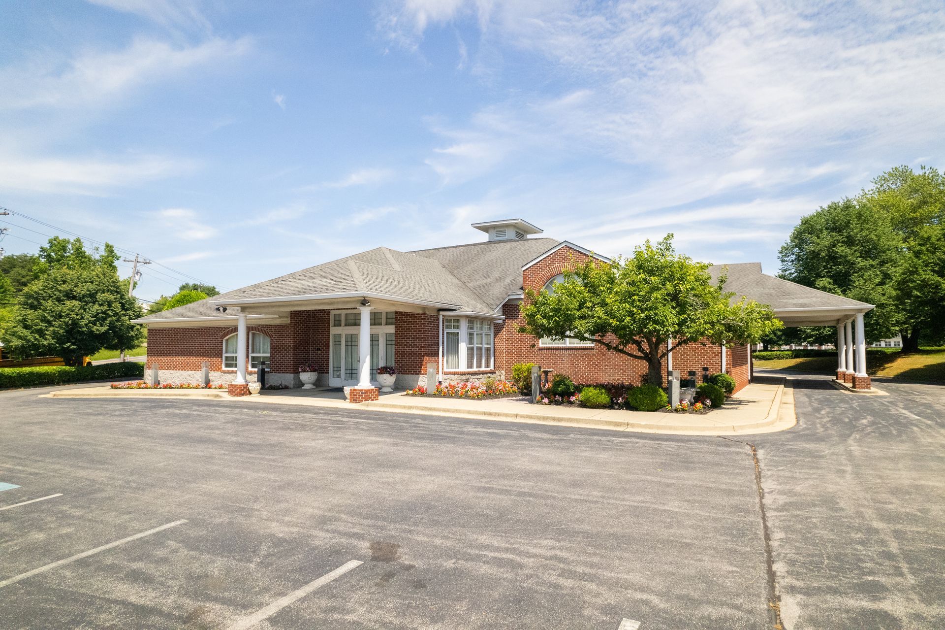 Exterior photo of Lee Funeral Home's Calvert location