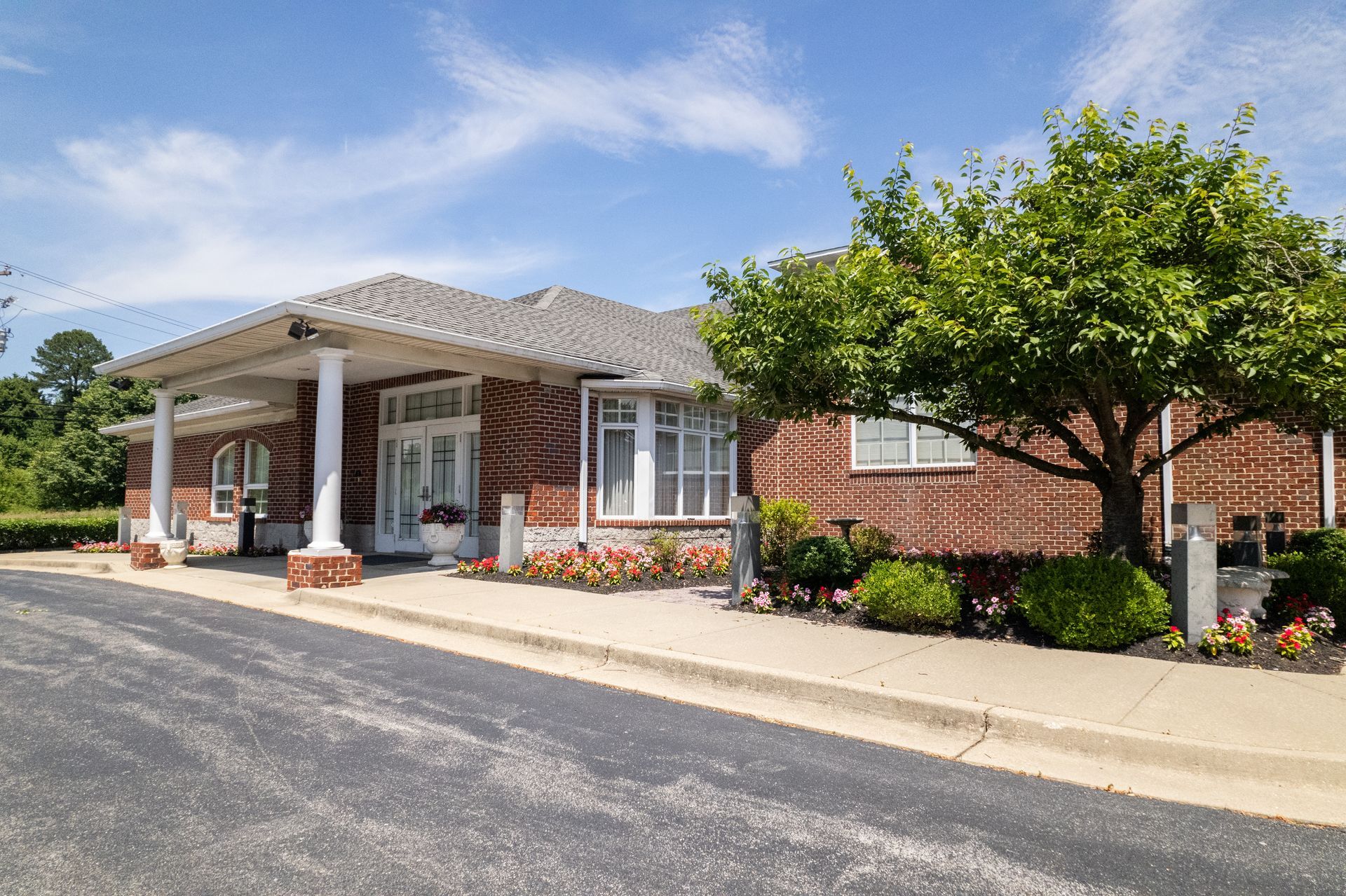Exterior photo of Lee Funeral Home's Calvert location