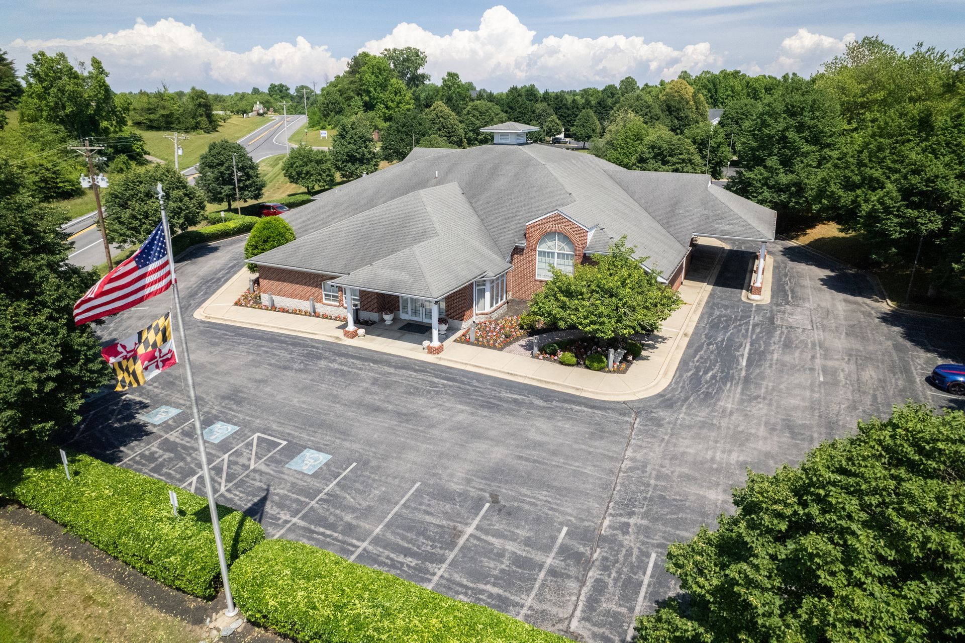 Exterior photo of Lee Funeral Home's Calvert location